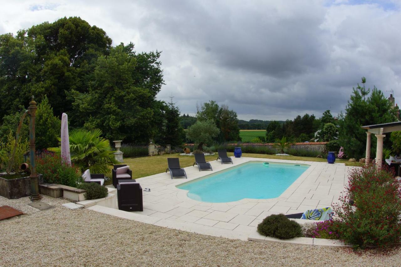 Le Petit Nid Villa Neuillé-le-Lierre Exterior photo